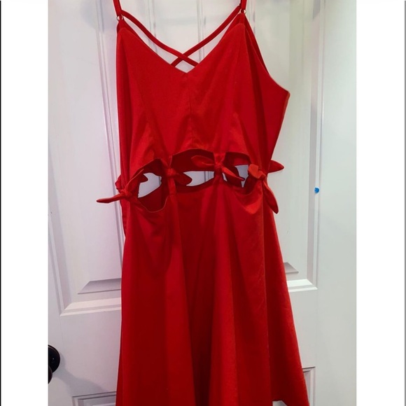 Red tie up mini dress - Picture 2 of 4